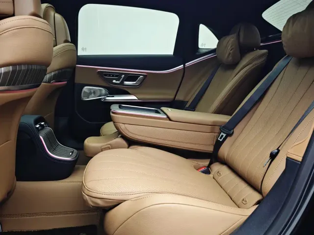 Mercedes-Benz E-Class — Фото автомобиля 15