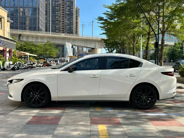 Mazda Axela — Фото автомобиля 2