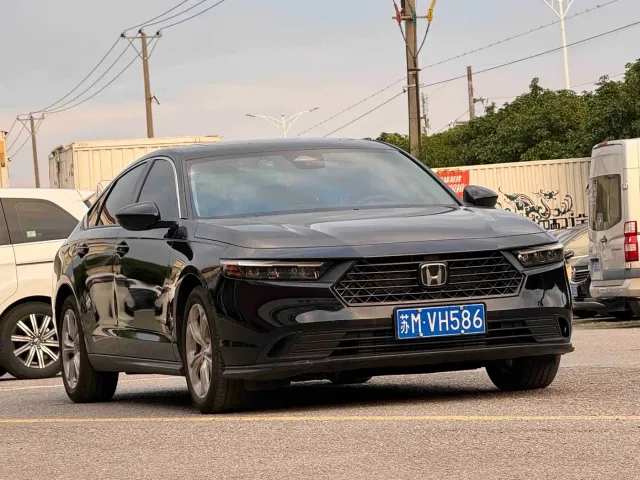 Honda Accord — Фото автомобиля 3