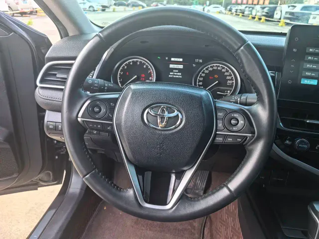 Toyota Camry — Фото автомобиля 10