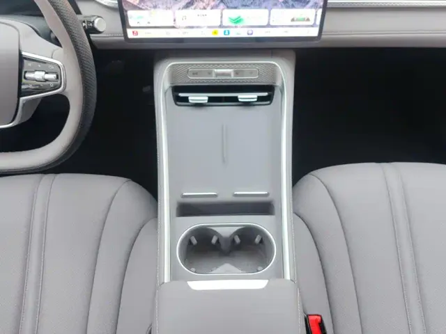 Roewe M7 DMH — Фото автомобиля 16