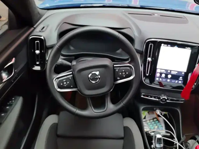Volvo XC40 — Фото автомобиля 15