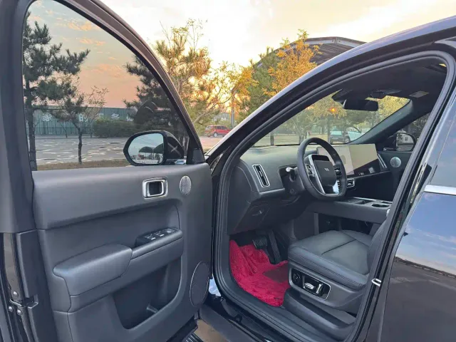 Li Auto L8 — Фото автомобиля 4