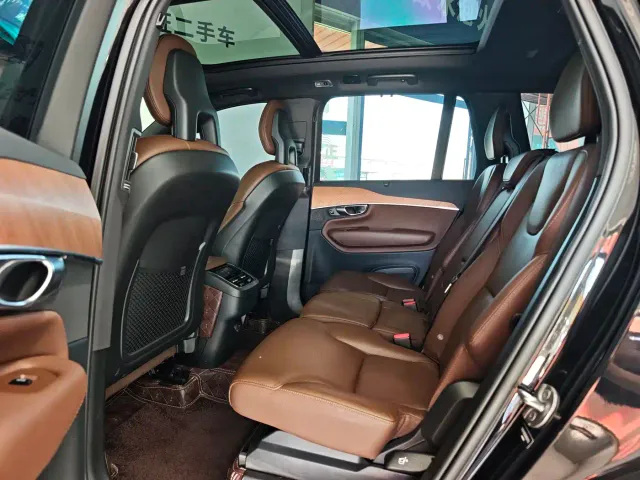 Volvo XC90 — Фото автомобиля 13
