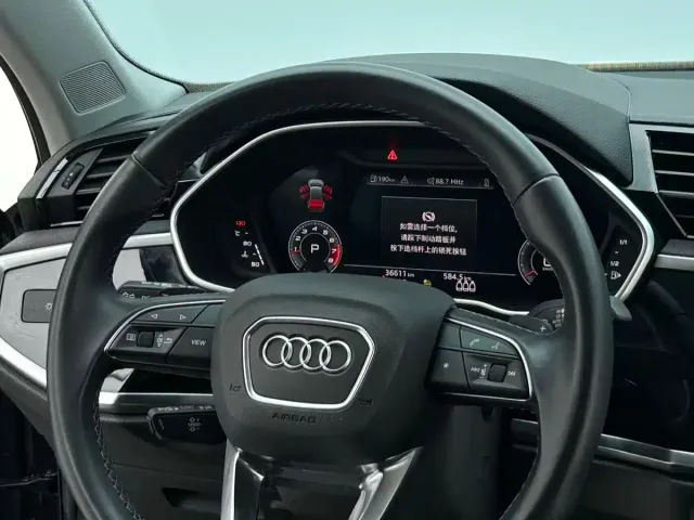 Audi Q3 — Фото автомобиля 11
