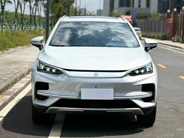 BYD Tang — Фото автомобиля 2