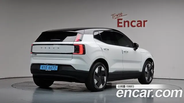 Volvo EX30 — Фото автомобиля 2