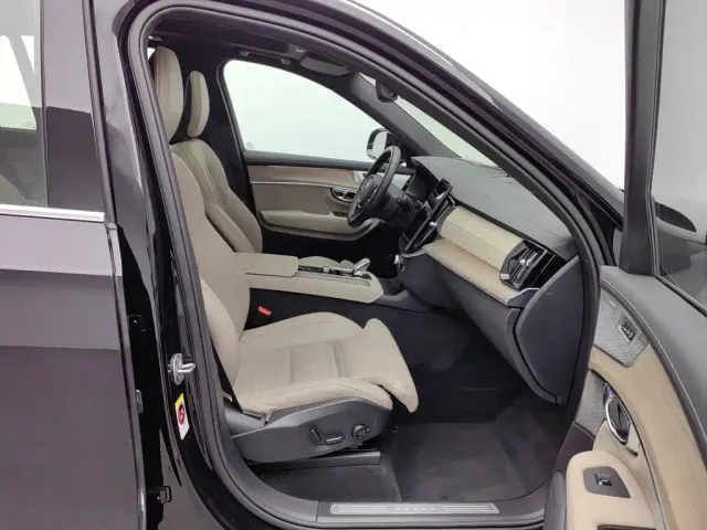 Volvo XC90 — Фото автомобиля 23