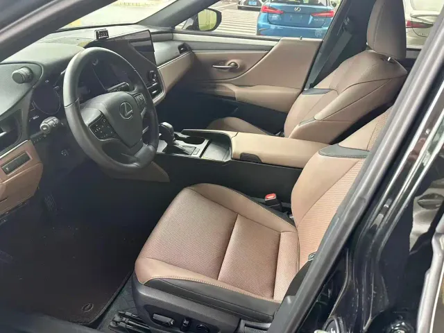 Lexus ES — Фото автомобиля 3