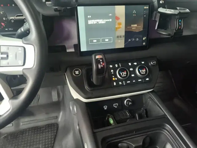 Land Rover Defender — Фото автомобиля 13