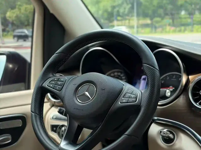 Mercedes-Benz V-Class — Фото автомобиля 8