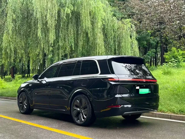 Li Auto L9 — Фото автомобиля 5