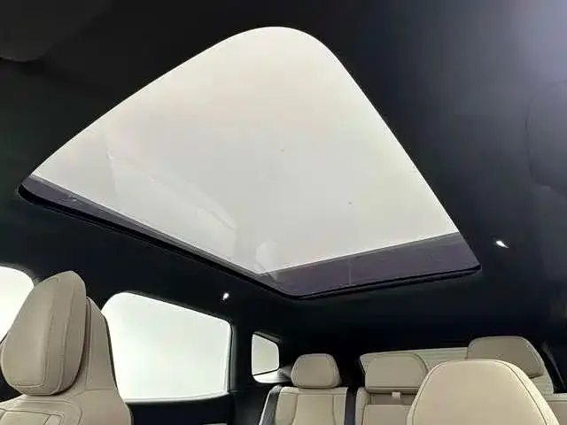 Volvo XC70 Plug-in Hybrid — Фото автомобиля 7