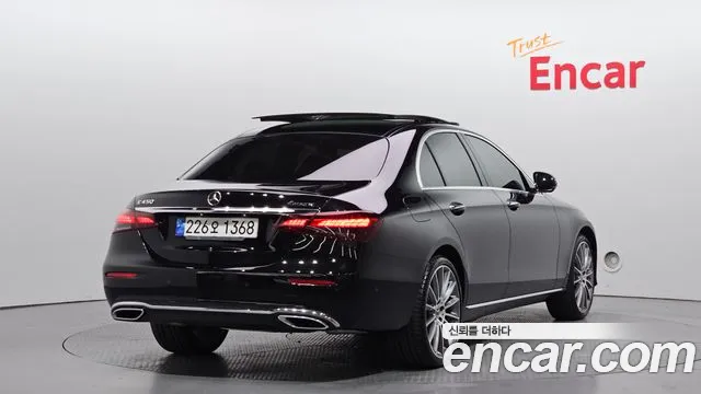 Mercedes-Benz E-Class — Фото автомобиля 2