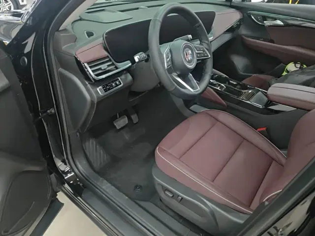 Buick Envision Plus — Фото автомобиля 14