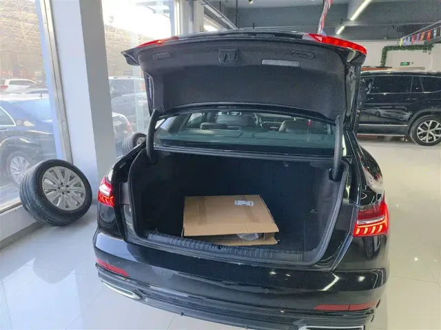 Audi A6L — Фото автомобиля 18