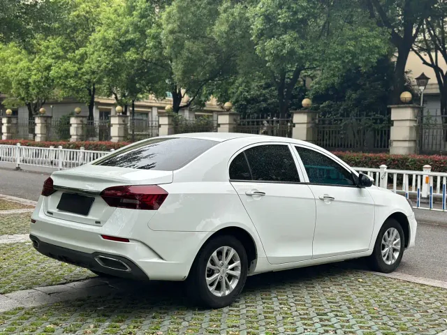 Geely Emgrand — Фото автомобиля 6