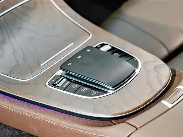 Mercedes-Benz E-Class — Фото автомобиля 14