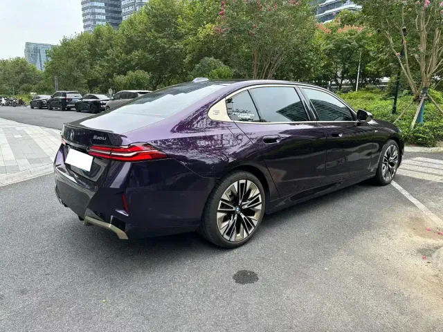 BMW 5 Series — Фото автомобиля 9