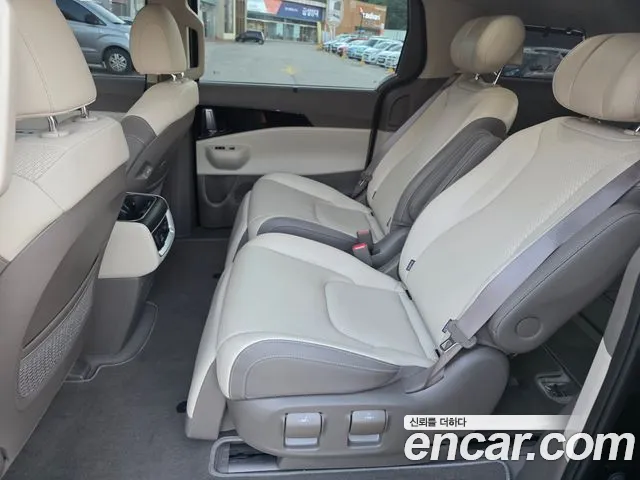 Kia Carnival Generation 4 — Фото автомобиля 15