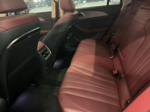 Hongqi H5 — Фото автомобиля 7