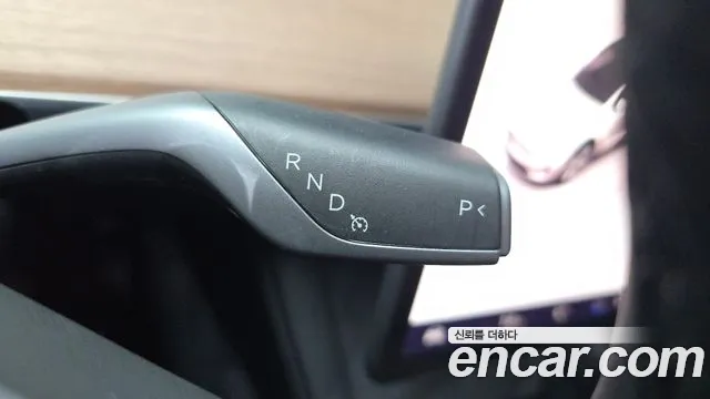 Tesla Model Y — Фото автомобиля 12