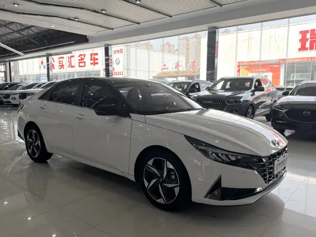 Hyundai Elantra — Фото автомобиля 3