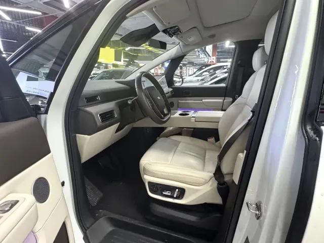 Li Auto MEGA — Фото автомобиля 3