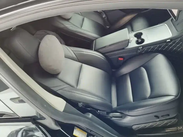 Tesla Model Y — Фото автомобиля 24