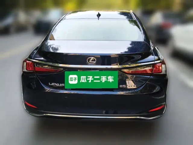 Lexus ES — Фото автомобиля 3