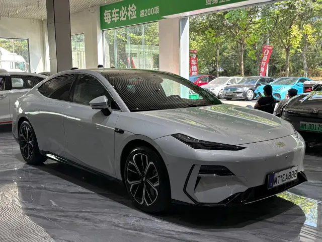 Geely Galaxy E8 — Фото автомобиля 3