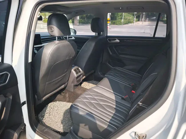 Volkswagen Tiguan L — Фото автомобиля 6