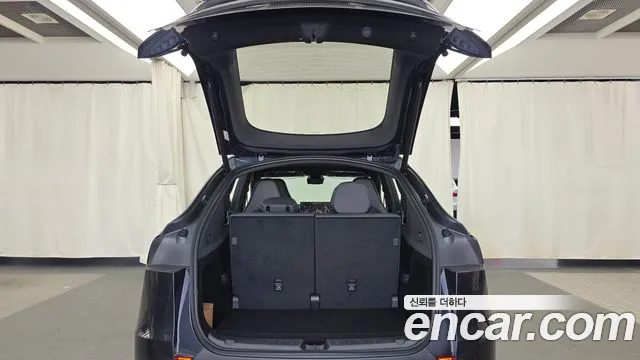 Tesla Model Y — Фото автомобиля 20