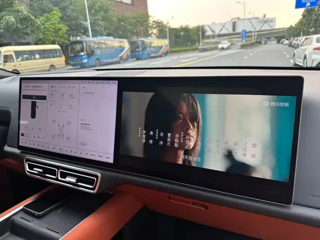 Li Auto L8 — Фото автомобиля 17