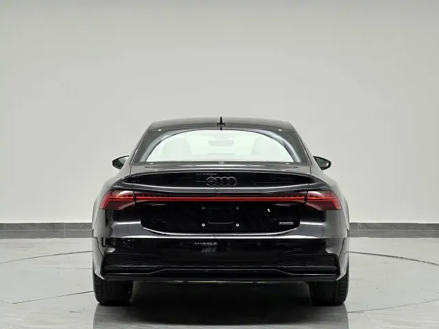 Audi A7L — Фото автомобиля 8