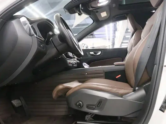 Volvo XC60 — Фото автомобиля 12