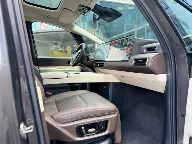 Li Auto MEGA — Фото автомобиля 12