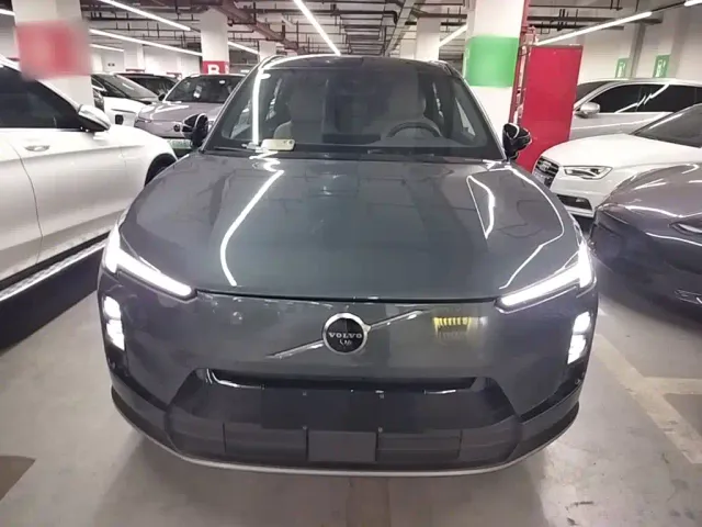 Volvo XC70 Plug-in Hybrid — Фото автомобиля 2