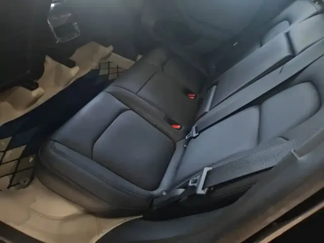 Tesla Model Y — Фото автомобиля 12