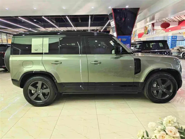 Land Rover Defender — Фото автомобиля 17