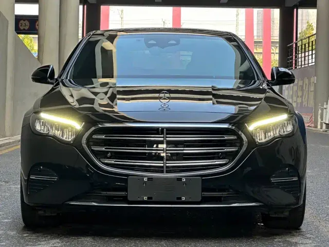Mercedes-Benz E-Class — Фото автомобиля 2