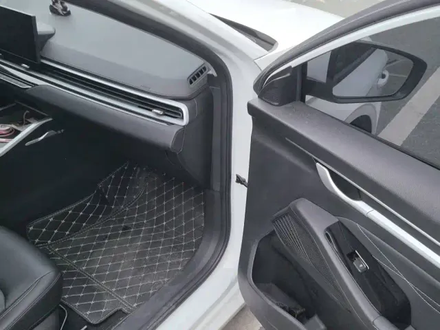 Geely Emgrand — Фото автомобиля 19