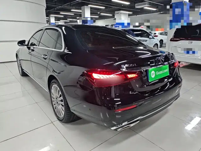 Mercedes-Benz E-Class — Фото автомобиля 4