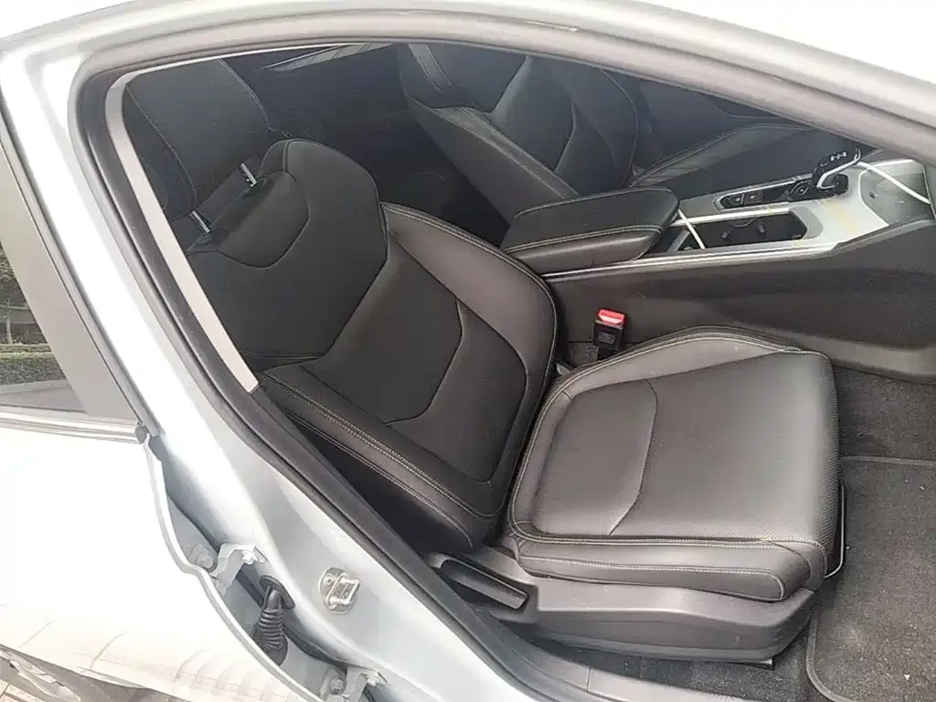 Geely Emgrand L HiP 2024 Model Champion Edition 1.5TD-DHT Pro 100KM Surpassing Type — Фото автомобиля 24