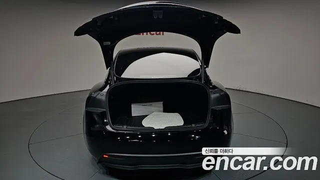 Tesla Model 3 — Фото автомобиля 19
