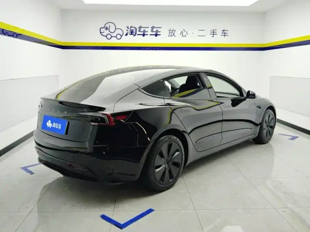 Tesla Model 3 — Фото автомобиля 3
