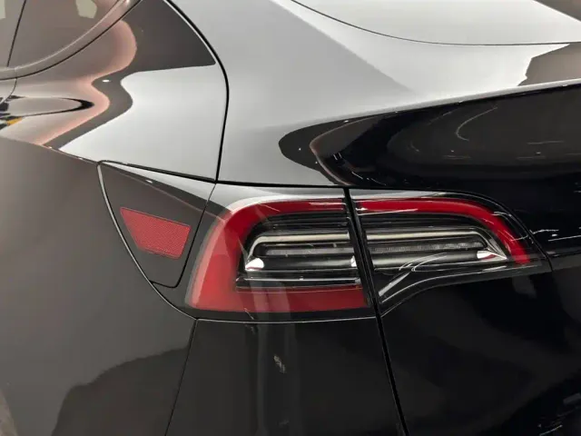 Tesla Model Y — Фото автомобиля 20