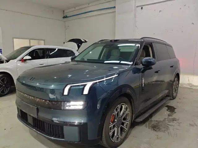 Фотография автомобиля — Lynk & Co 900