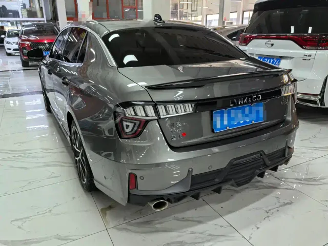 Lynk & Co 03 — Фото автомобиля 4