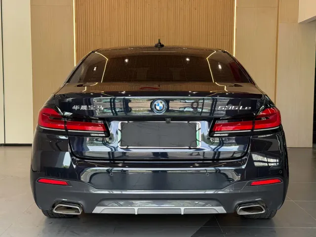 BMW 5 Series — Фото автомобиля 19